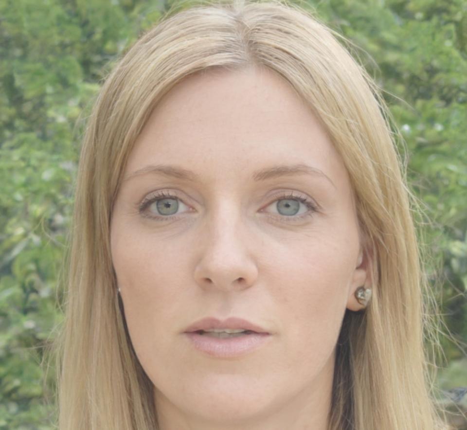 Portrait de Clara Martineau, spécialiste en finance d'entreprise